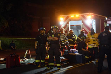 Cinco muertos y decenas de heridos al descarrilar un tren en Filadelfia